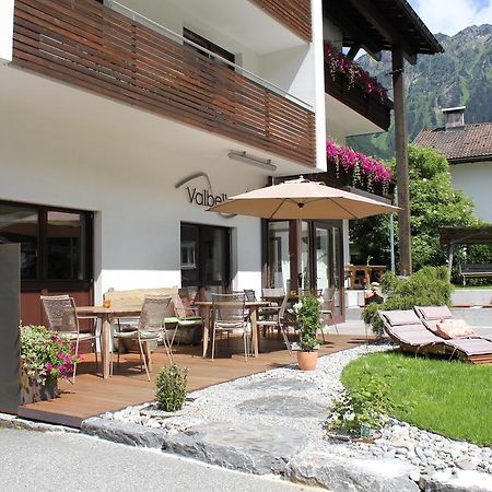 Valbella Bed & Breakfast Partenen Luaran gambar
