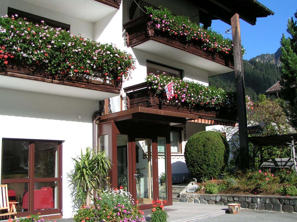 Valbella Bed & Breakfast Partenen Luaran gambar