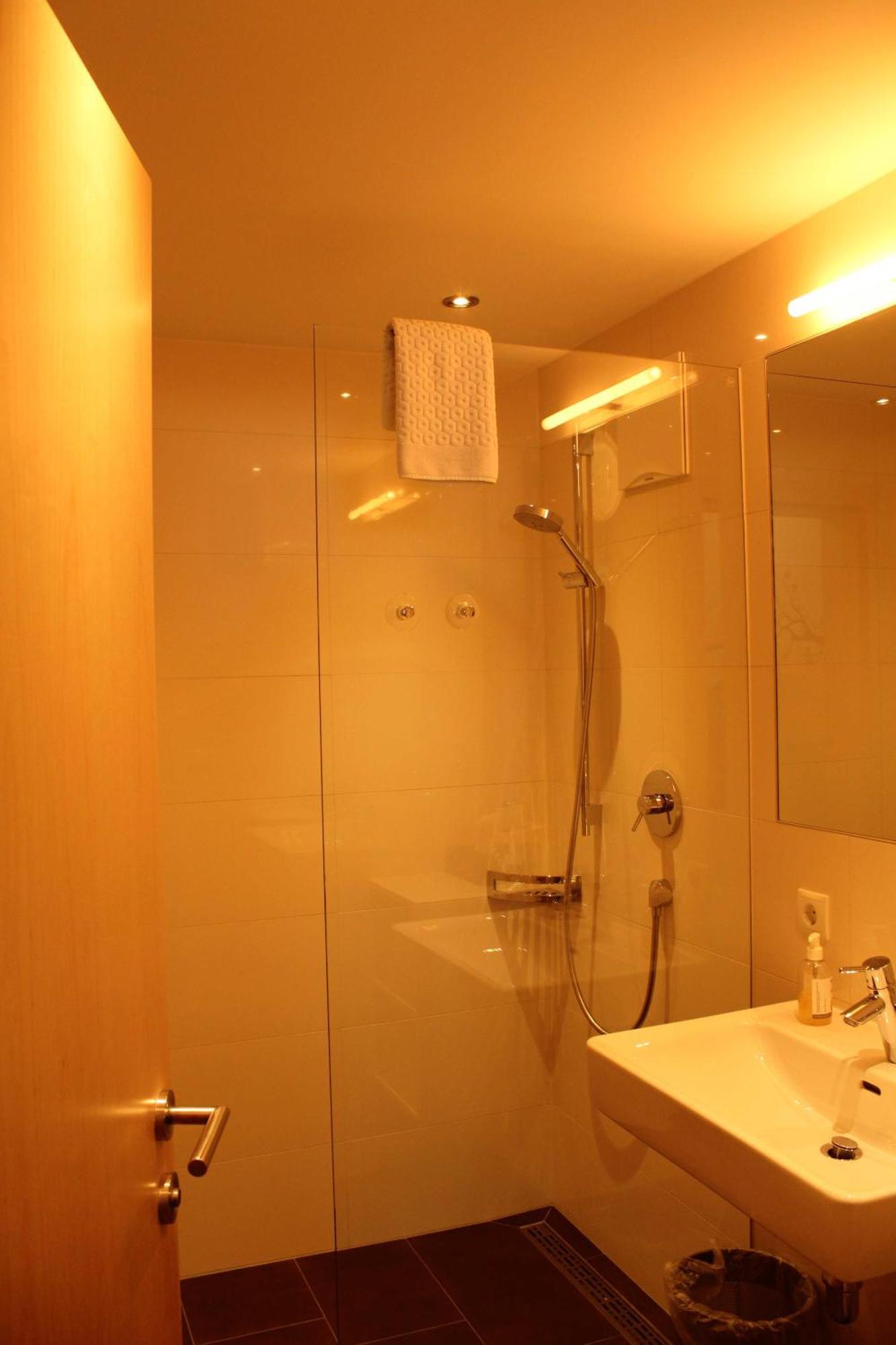 Valbella Bed & Breakfast Partenen Bilik gambar