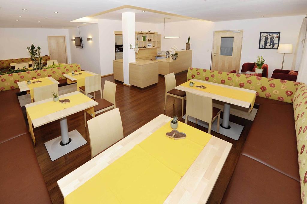 Valbella Bed & Breakfast Partenen Luaran gambar