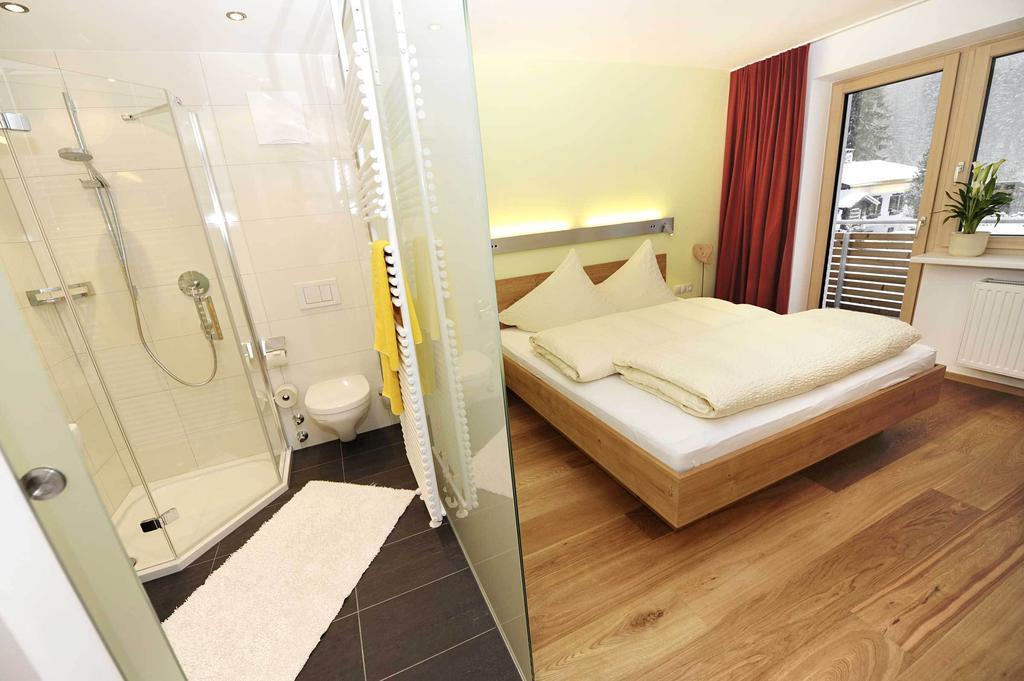 Valbella Bed & Breakfast Partenen Bilik gambar